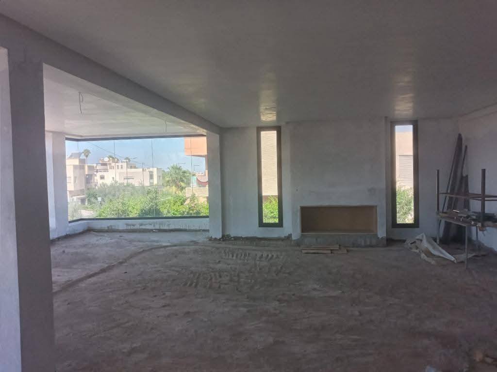 Superbe opportunité foncière au MAROC 🇲🇦 En vente Terrain : 522 m2 - Construit: 504 m2 (sur 3 niveaux) Targa Marakech :