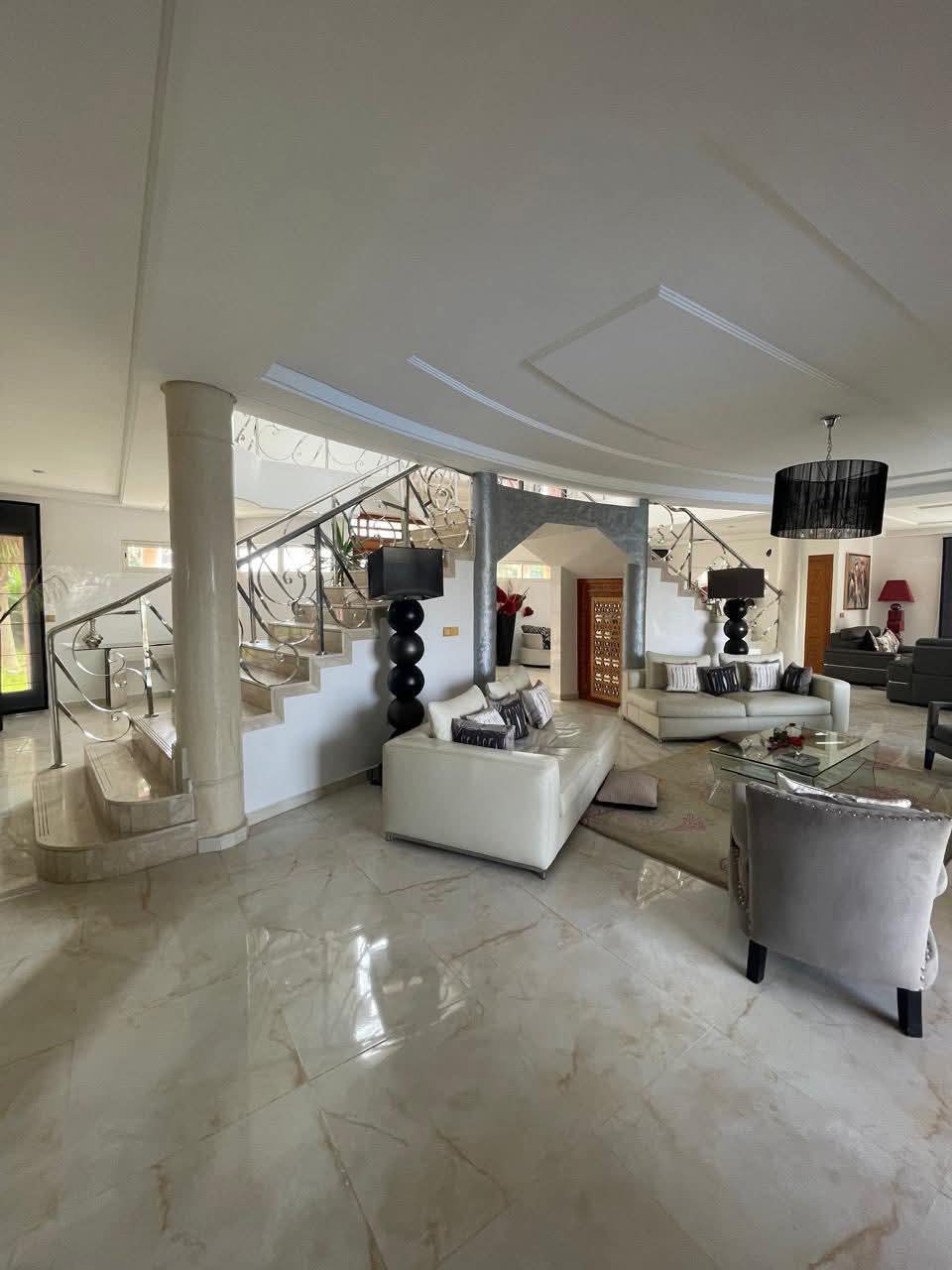 🇲🇦✨A vendre Somptueuse Villa de Prestige à Marrakech – VNA + Titre Foncier