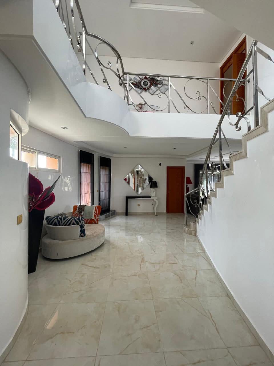 🇲🇦✨A vendre Somptueuse Villa de Prestige à Marrakech – VNA + Titre Foncier