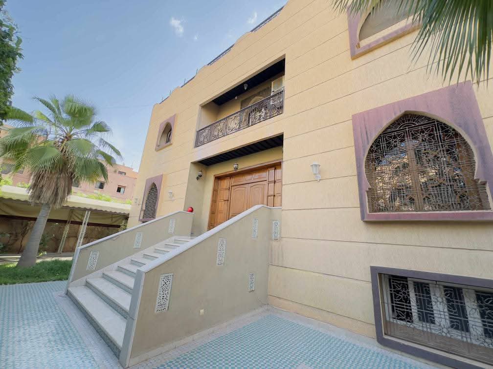 🇲🇦 À VENDRE – Villa traditionnelle spacieuse à Sidi Abbad 1, Marrakech 🇲🇦