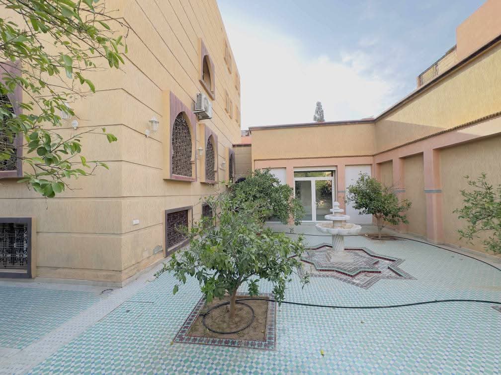 🇲🇦 À VENDRE – Villa traditionnelle spacieuse à Sidi Abbad 1, Marrakech 🇲🇦