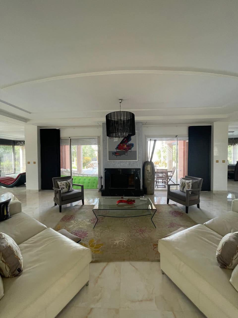 🇲🇦✨A vendre Somptueuse Villa de Prestige à Marrakech – VNA + Titre Foncier