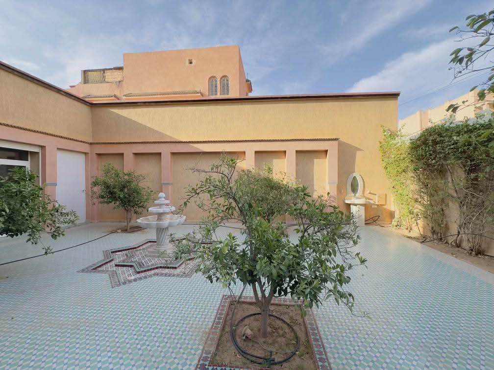 🇲🇦 À VENDRE – Villa traditionnelle spacieuse à Sidi Abbad 1, Marrakech 🇲🇦