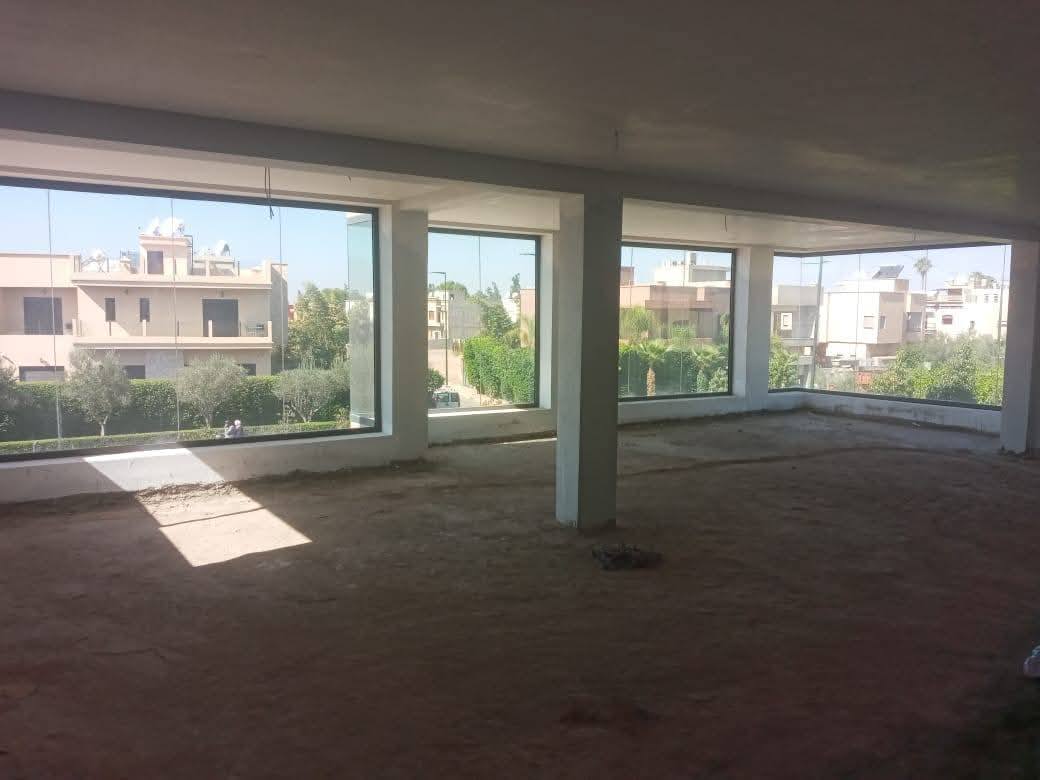 Superbe opportunité foncière au MAROC 🇲🇦 En vente Terrain : 522 m2 - Construit: 504 m2 (sur 3 niveaux) Targa Marakech :