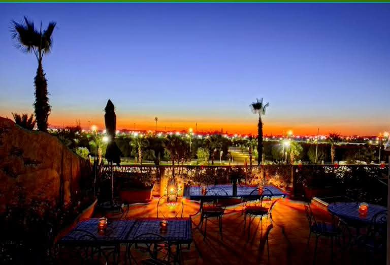 🇲🇦 À Vendre – Kasbah / Riad Titré avec Autorisation d’Hôtes – Marrakech – 400 m² – Vue Imprenable