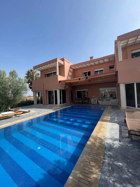 🇲🇦✨A vendre Somptueuse Villa de Prestige à Marrakech – VNA + Titre Foncier